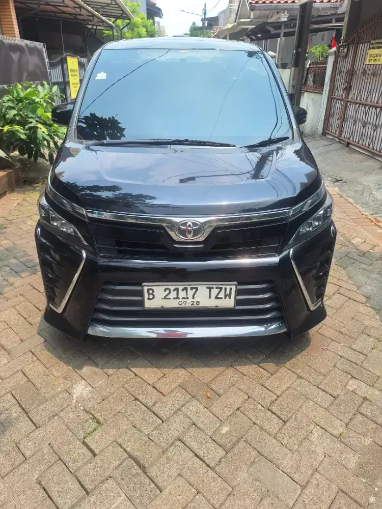 Toyota Voxy 2018