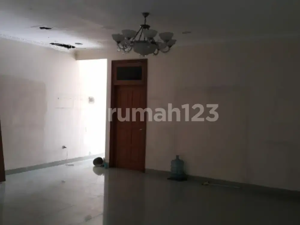 rumah mungil dkt jalur umum dan fasum LRT