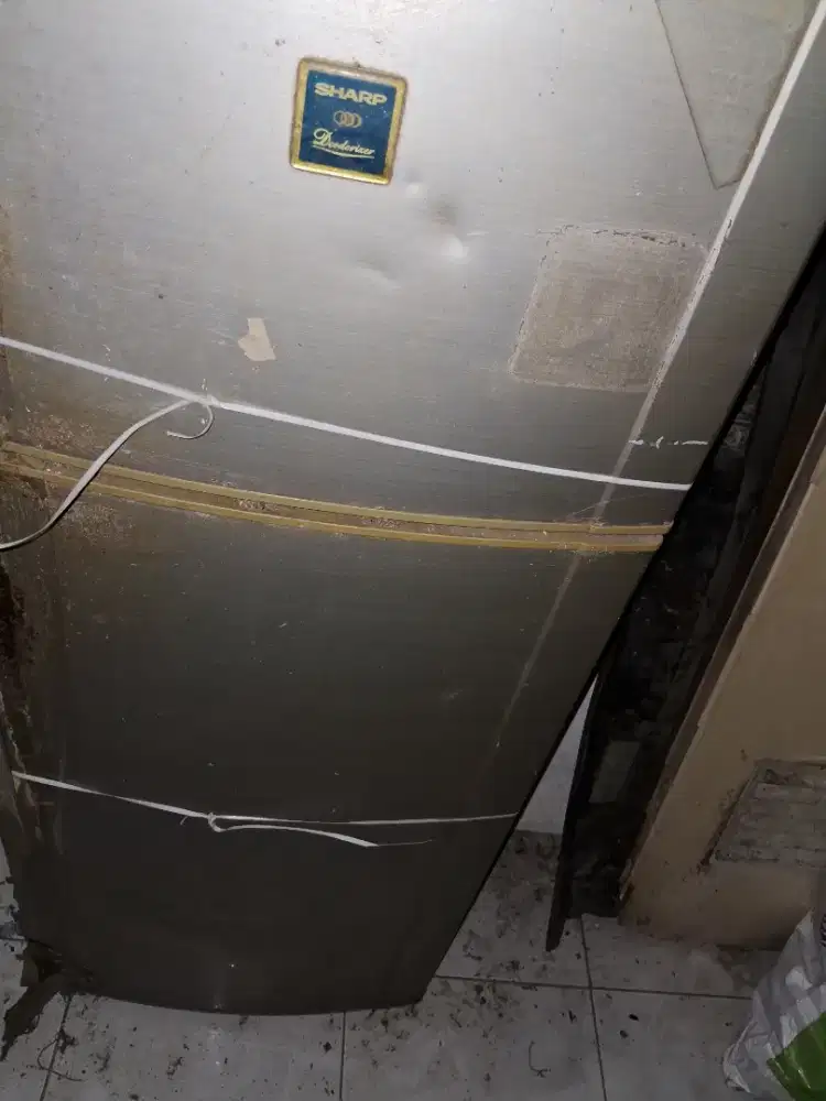 Kulkas sharp 2 pintu