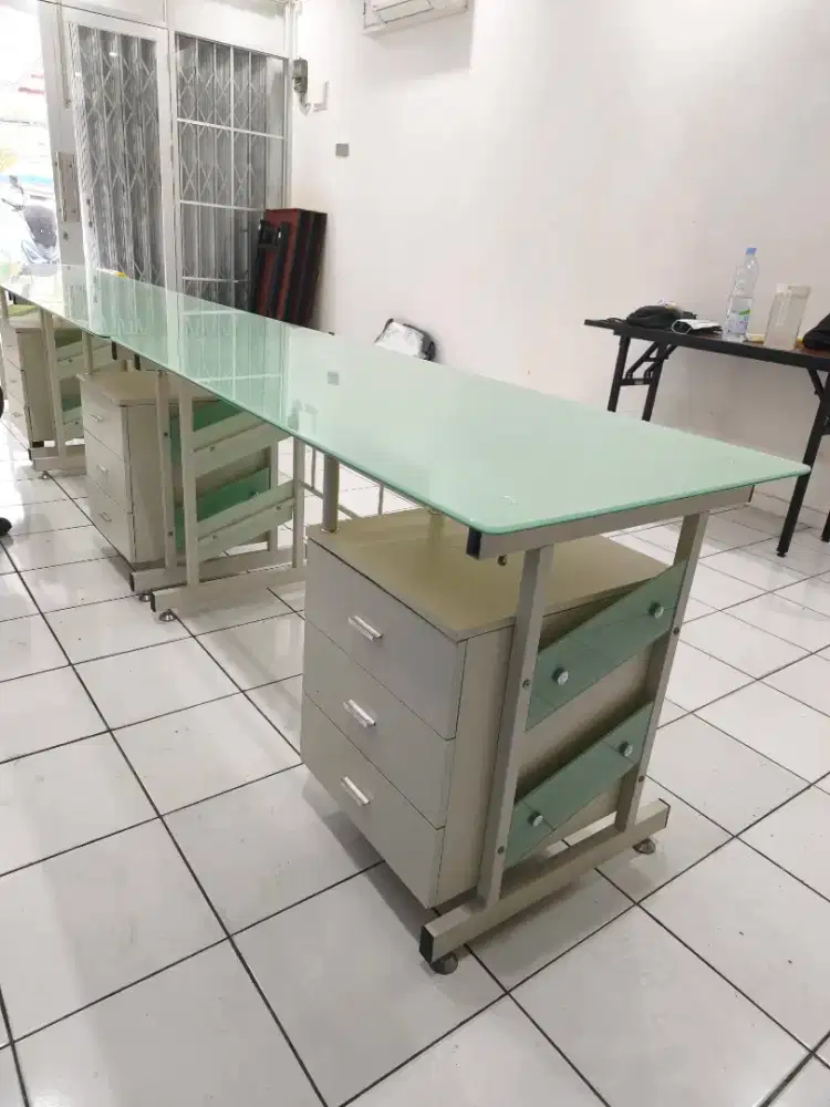 Meja Kerja / Komputer Informa Latrice + Laci 3 Tingkat Like New