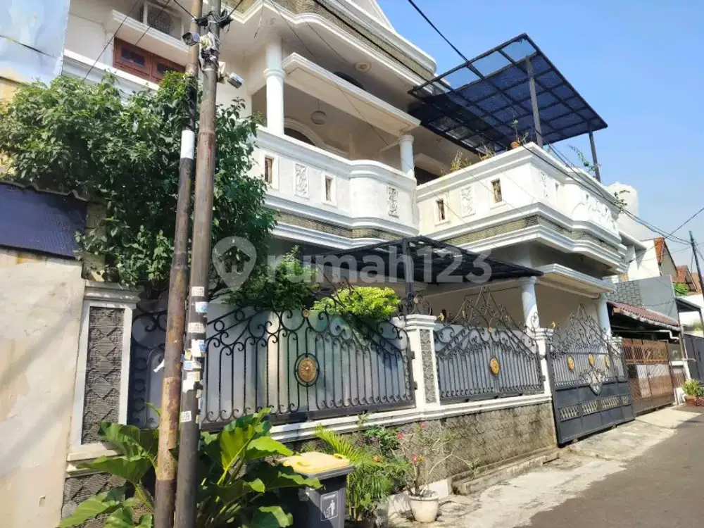 Rumah 2 Lantai Lbar 12.5Mtdk Banjir dan Aman