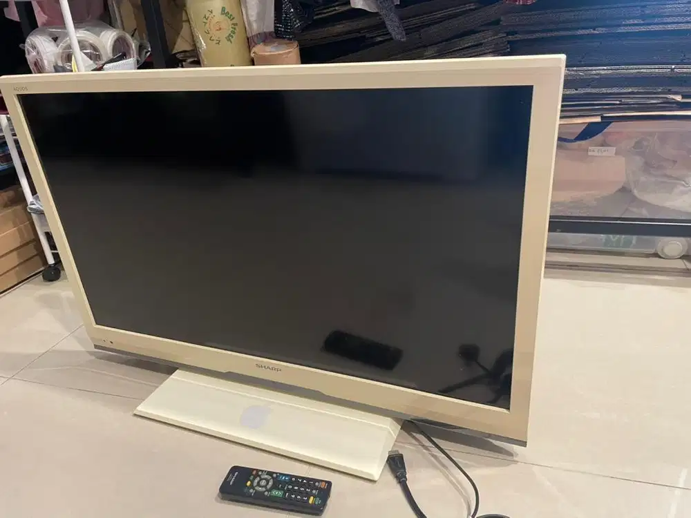 LED TV Aquos 32 inch warna putih