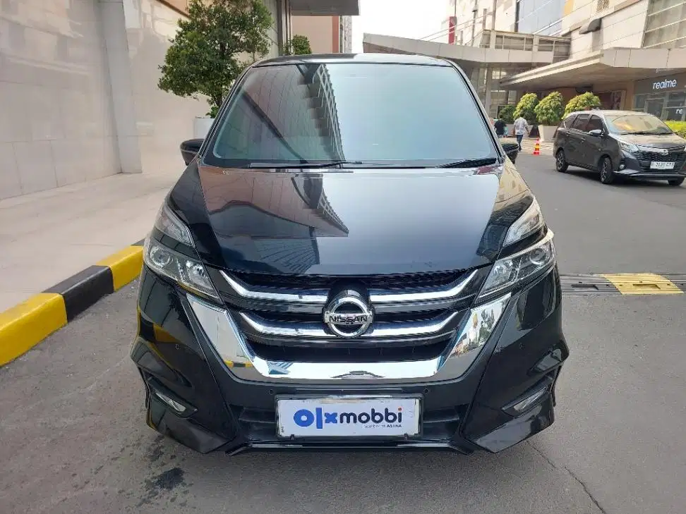 LOW DP Nissan Serena 2.0 Highway Star Bensin-AT 2019 BIT