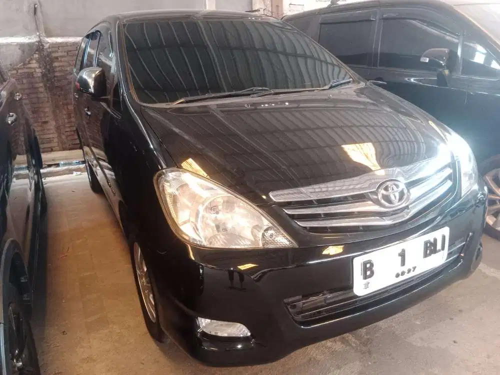 Toyota Kijang Innova 2010 Bensin