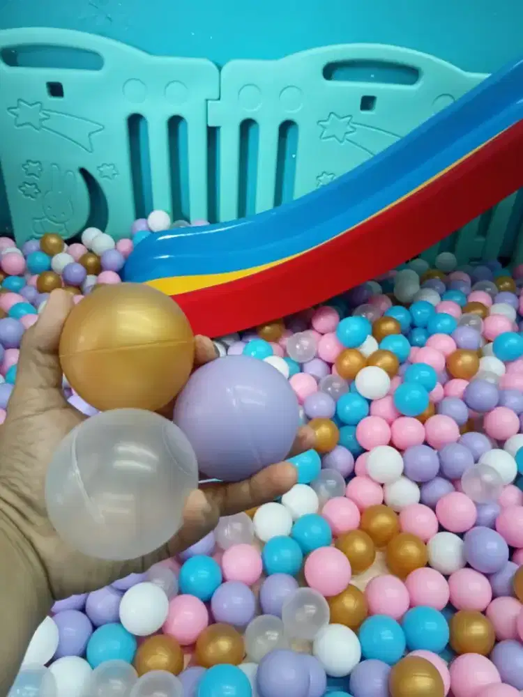 Playground bola dan Perosotan anak serta pembatas