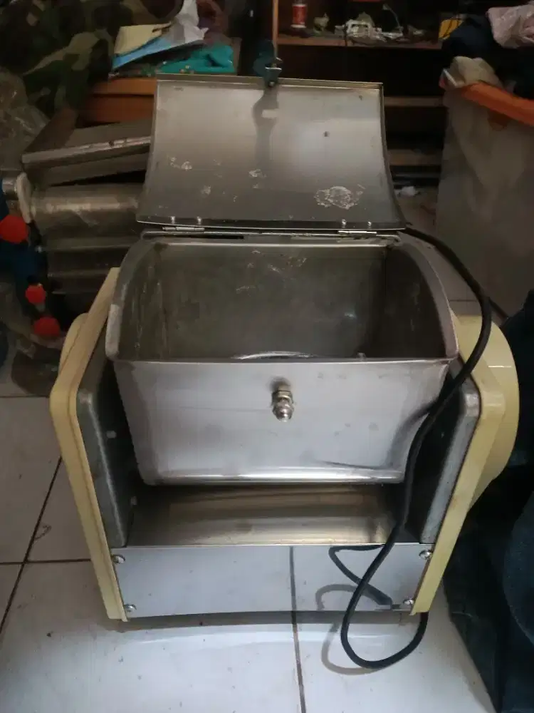 mesin pengadon mie kue kering