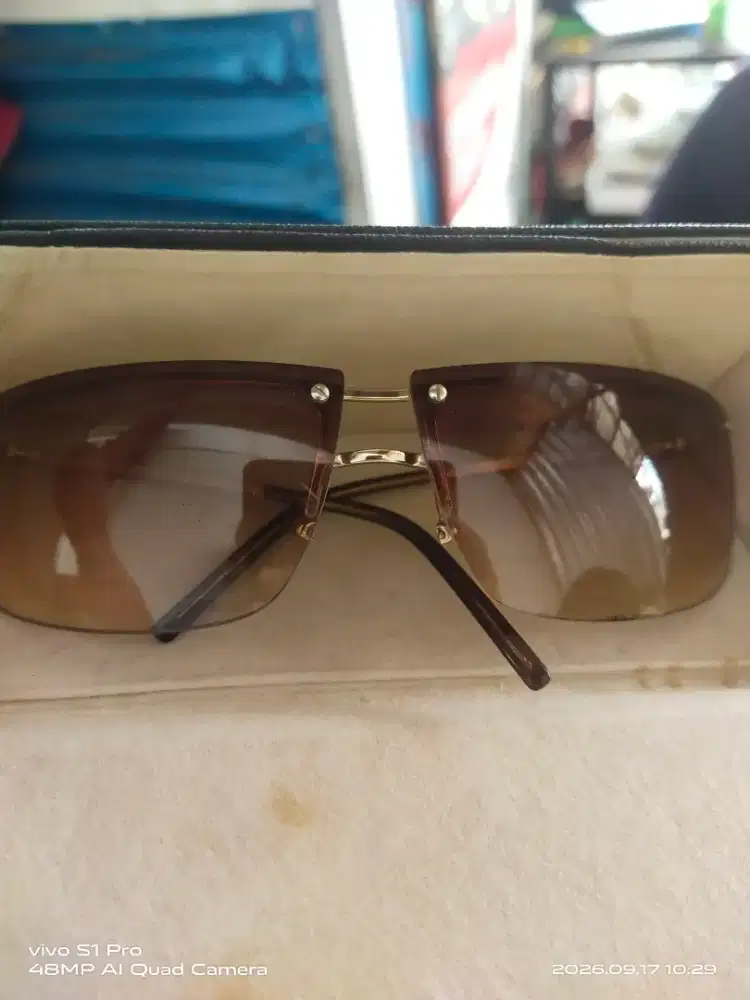 Kaca mata merk Gucci Made in italy