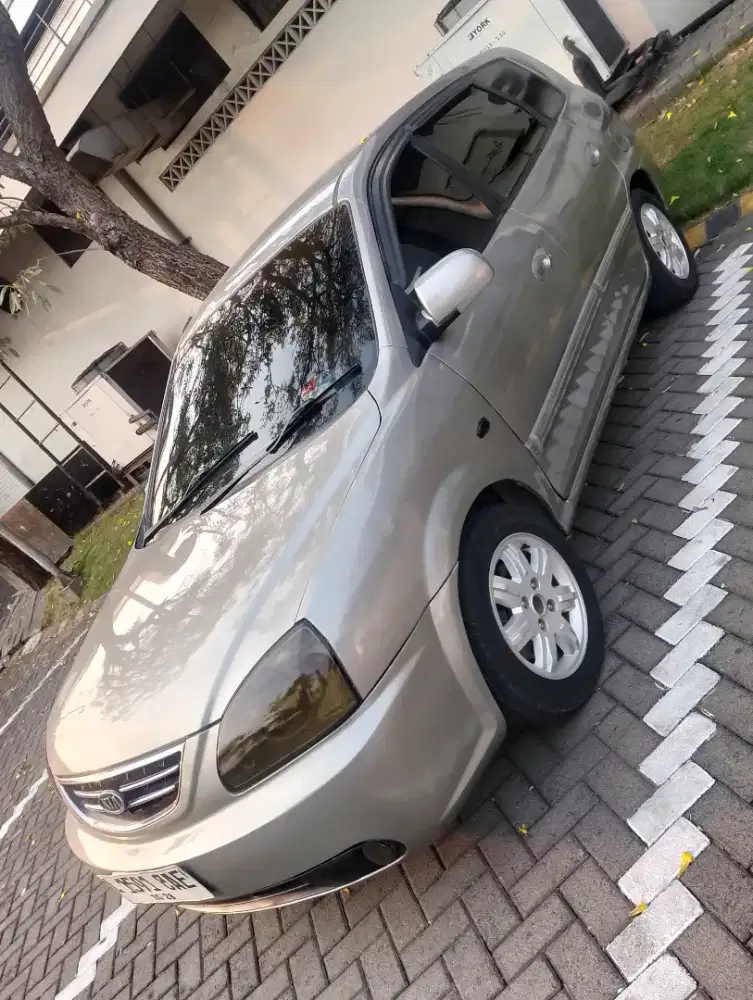 Kia Carens II 2004 Bensin