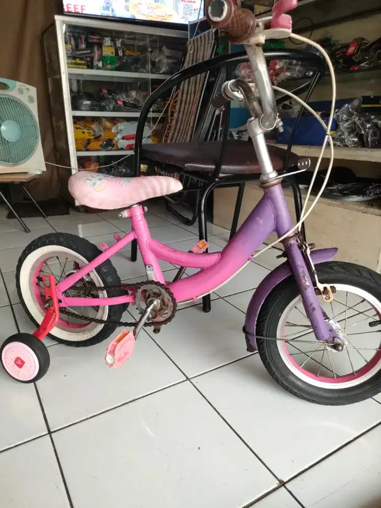 Sepeda anak cewe r 12 masih layak pakai semua normal 200rb nett ya