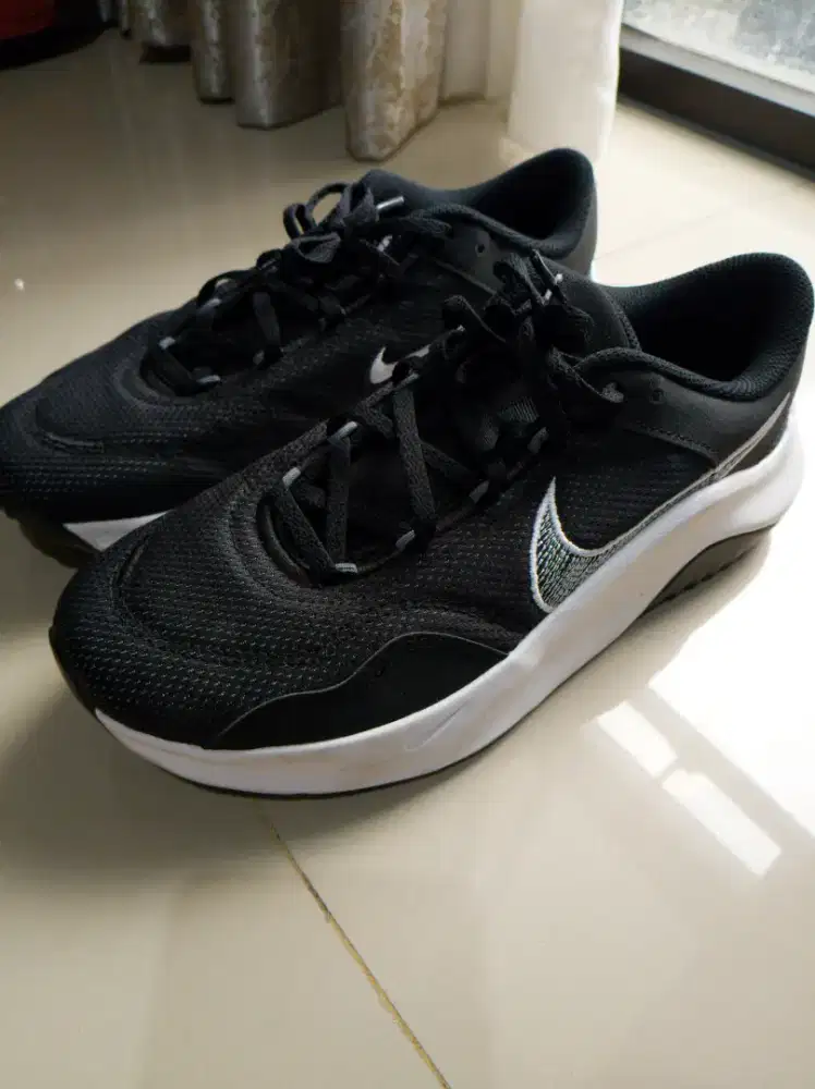 Nike Men's Legend Essential 3