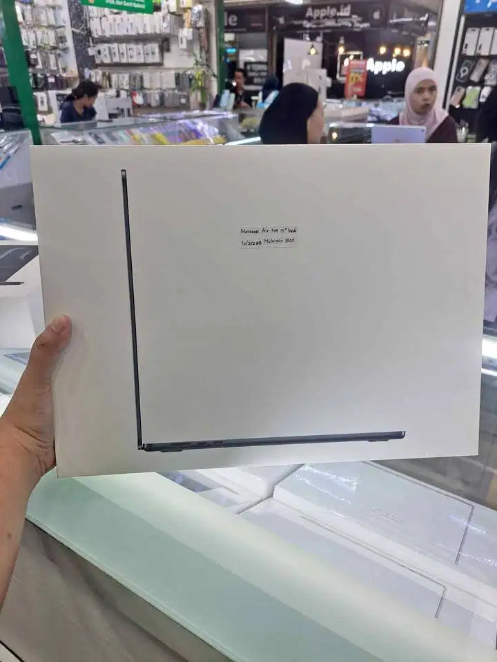 Macbook Air M4 15 Inch 16/256GB SSD Midnight BNIB Garansi IBox