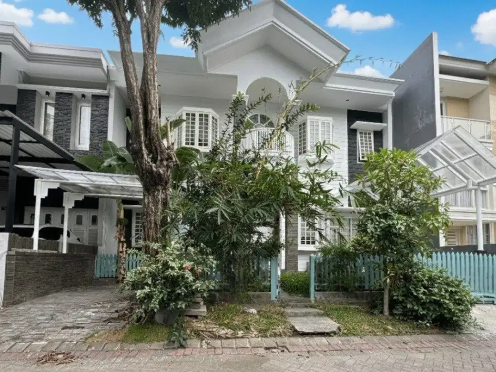 RUMAH SAN DIEGO,, PAKUWON CITY Hadap: utara Garasi,,carpot