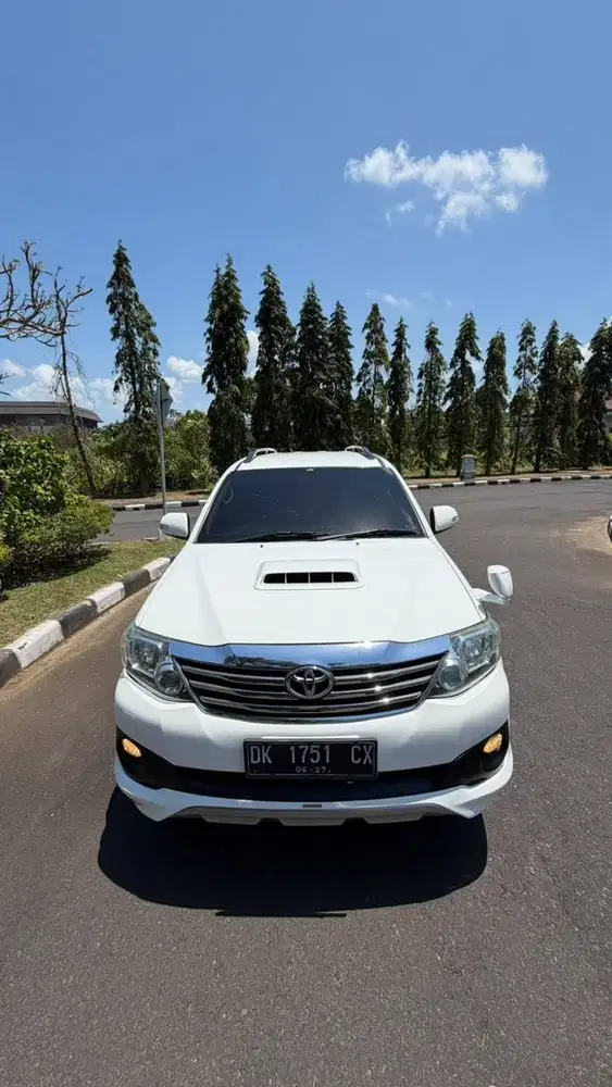 FORTUNER VNT TURBO DIESEL TRD MATIK WARNA PUTIH PLAT DK ASLI BALI