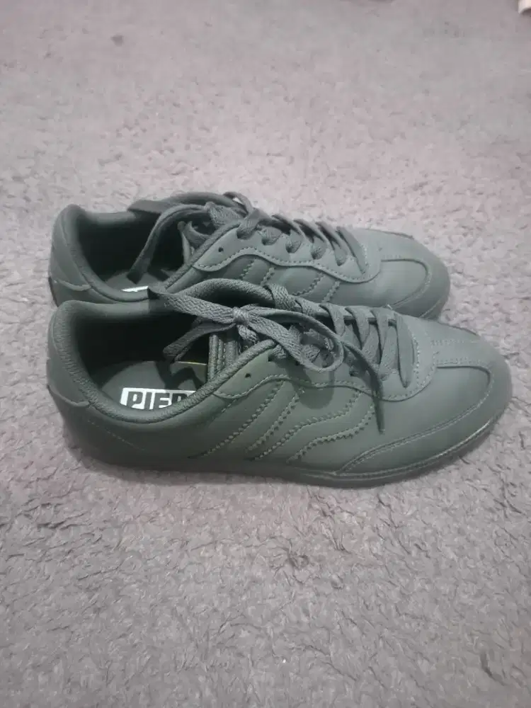 Sepatu Bekas Merk Piero
