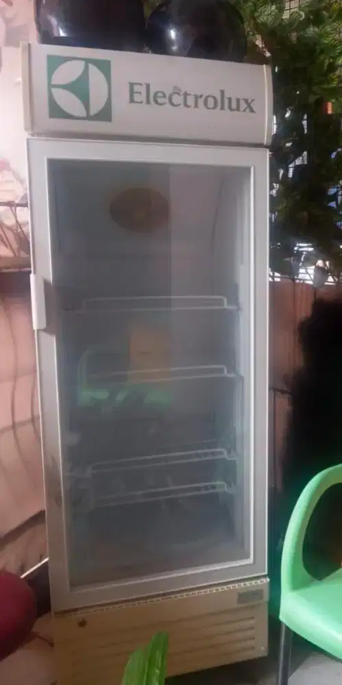 JUAL SHOWCASE 1 PINTU ELEKTROLUX KONDISI MASIH BAGUS