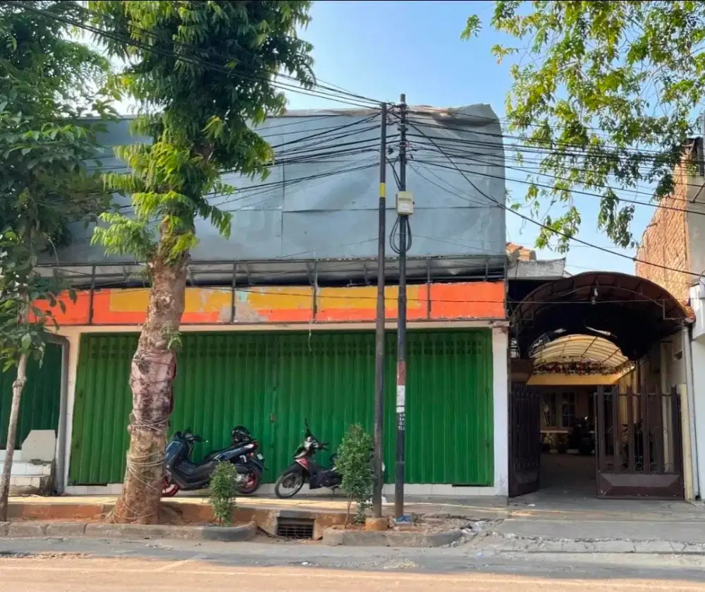Rumah dan toko pusat kota