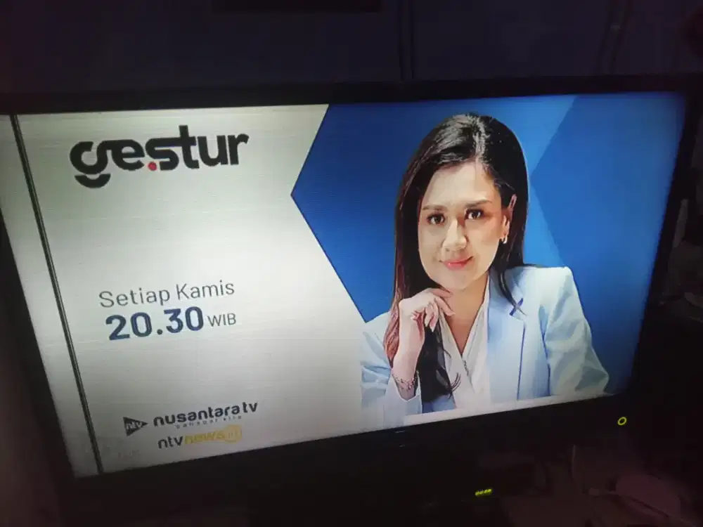Tv led Toshiba 32in dan setopbox.remot tv.gamnar ada garis.sesuai foto