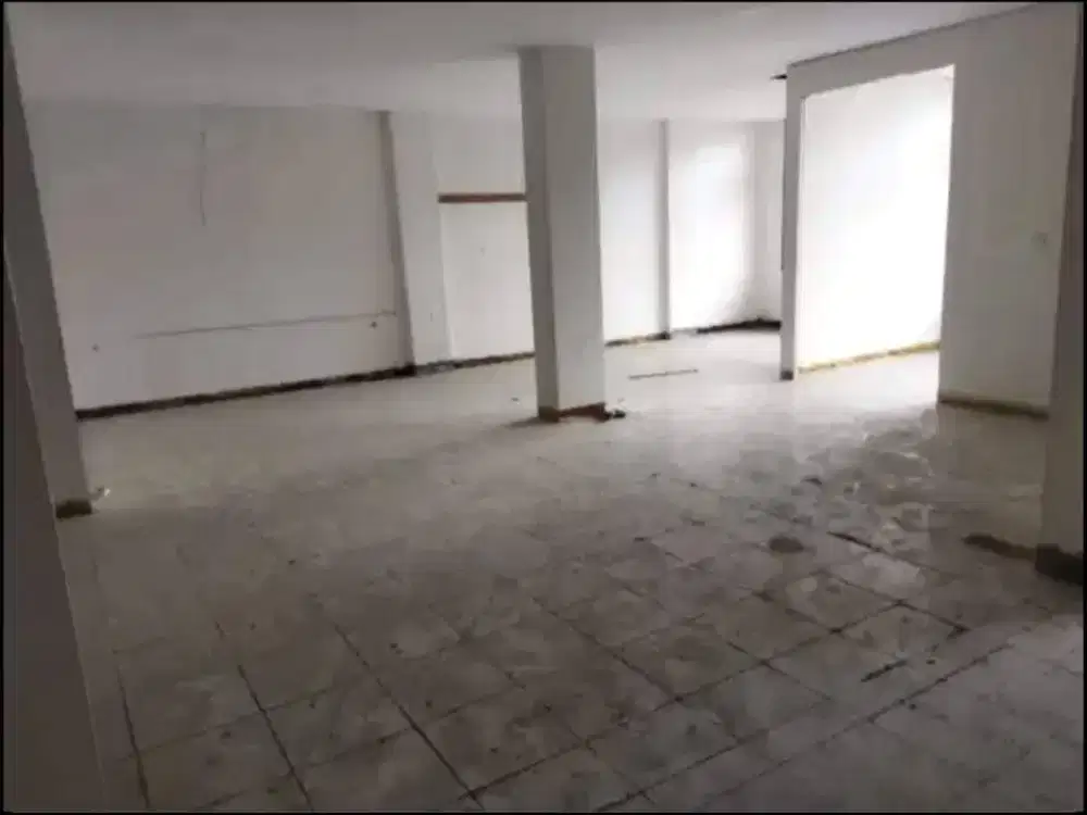 Gedung Premium 3 Lantai Jln Raya Diponegoro, Hadap Utara