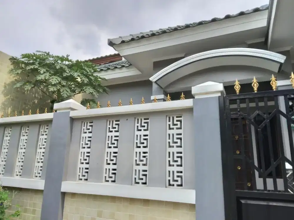 Rumah  Cantik dan baru di renovasi di Perumahan Bulevar Hijau - Kota Harapan Indah Bekasi Barat.