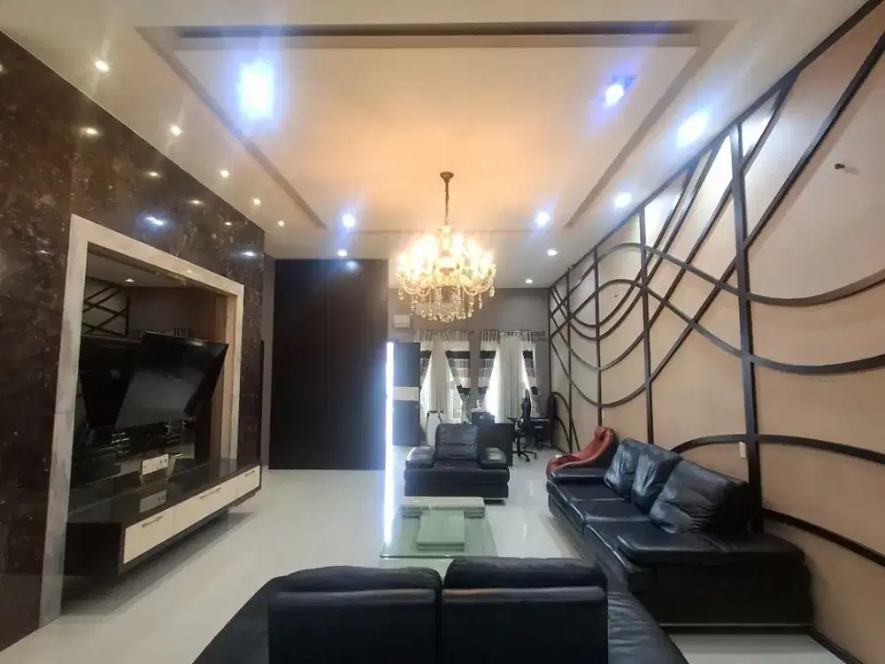 Dijual Villa Mewah Komplek Griya Riatur Indah