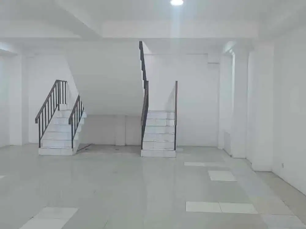 Ruko gandeng 3 lantai siap pakai cocok untuk kantor dll di jl KH Abdullah Syafei Tebet jak sel