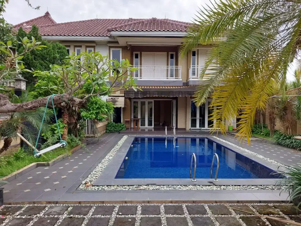 Rumah Mewah 2 Lantai dengan Kolam Renang di Kemang Pratama Bekasi (015 Co 022)
