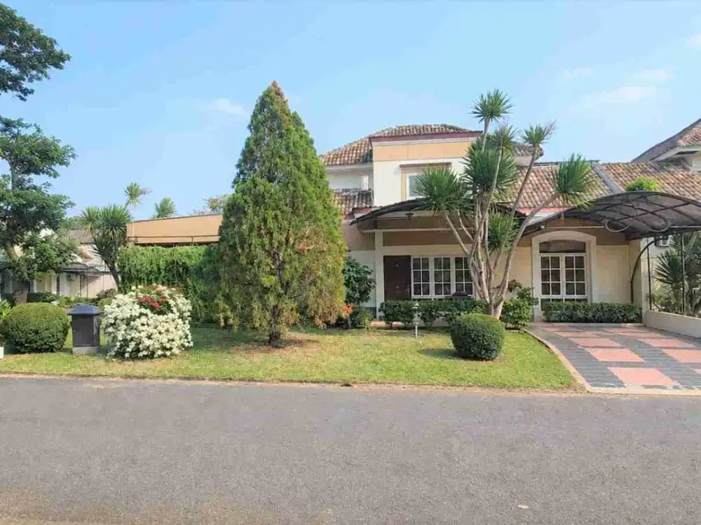 Rumah Hoek  1 Lantai Perumahan  Graha  Padma Taman Adenia Semarang Halaman Luas Semi Furnished SHM