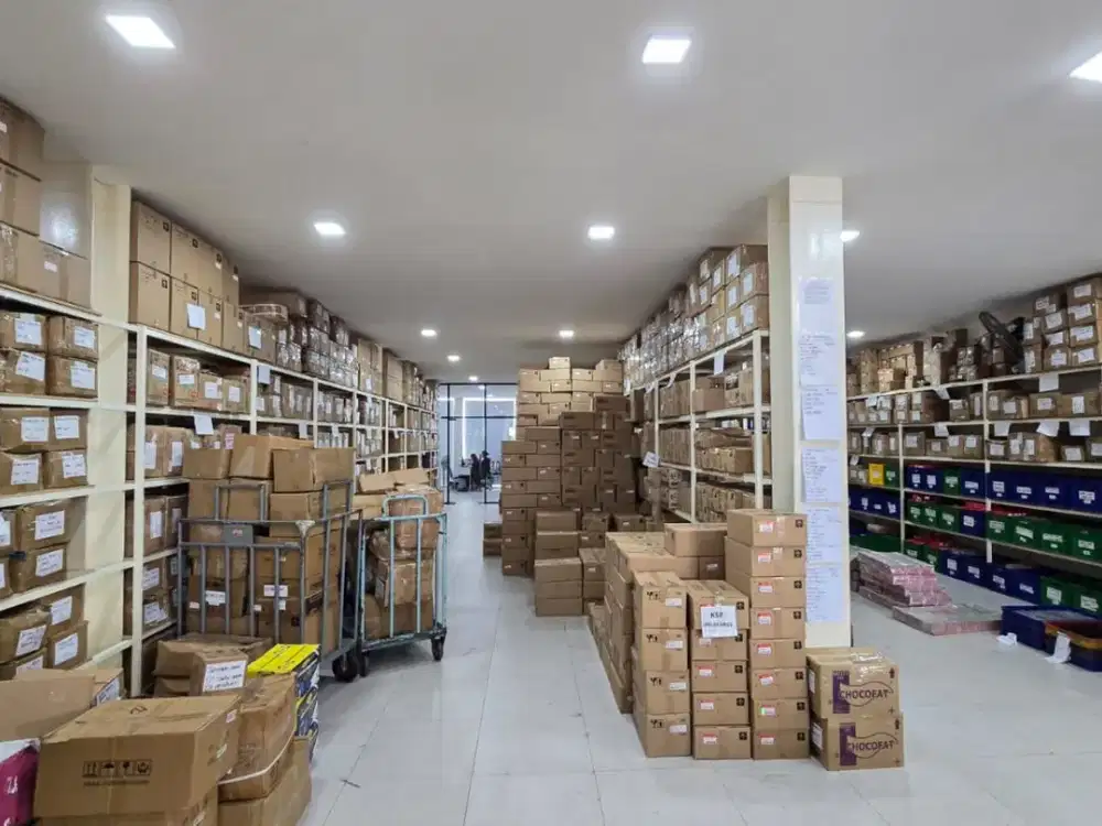 Dijual Bangunan komersil di pinggir jalan siap pakai