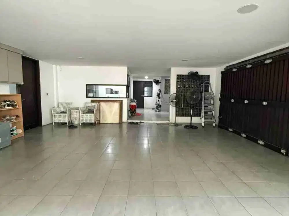 rumah 3 lantai siap huni radio dalam kebayoran baru
