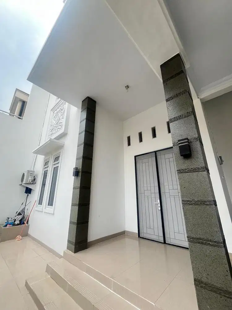 Dijual rumah 2 lantai di harapan indah bekasi