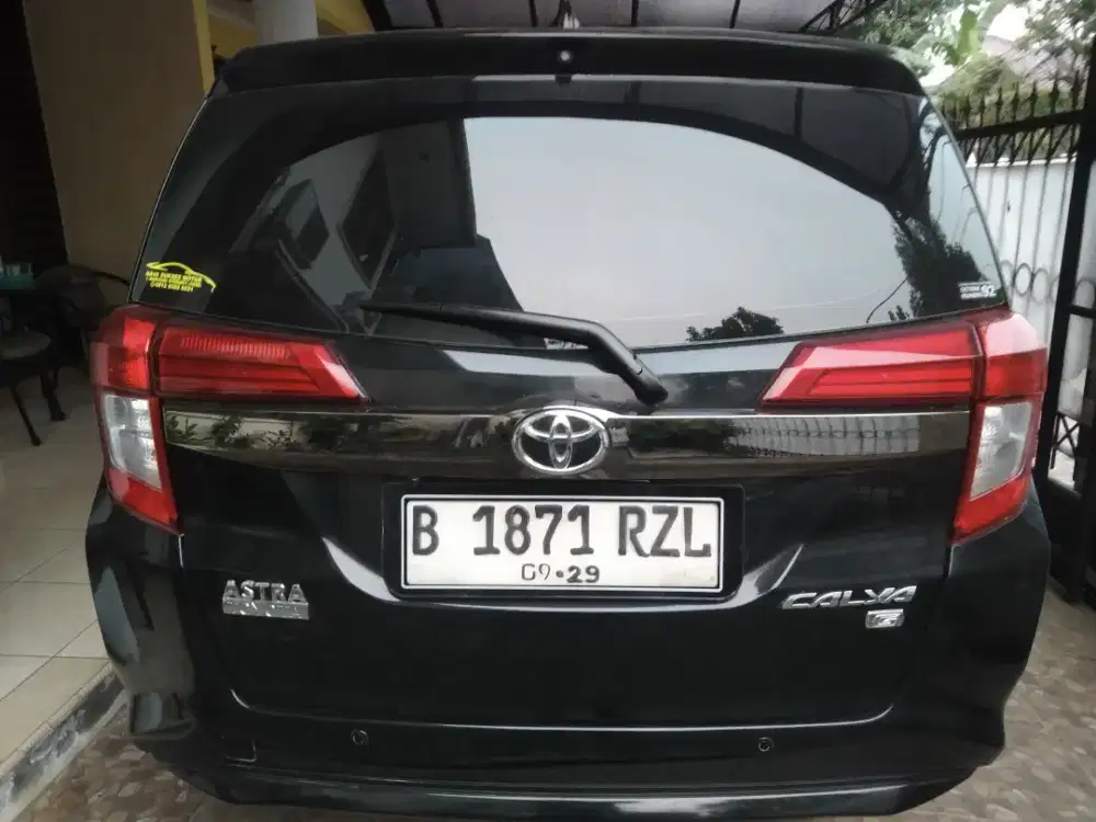 Toyota Calya 1,2 G AT hitam