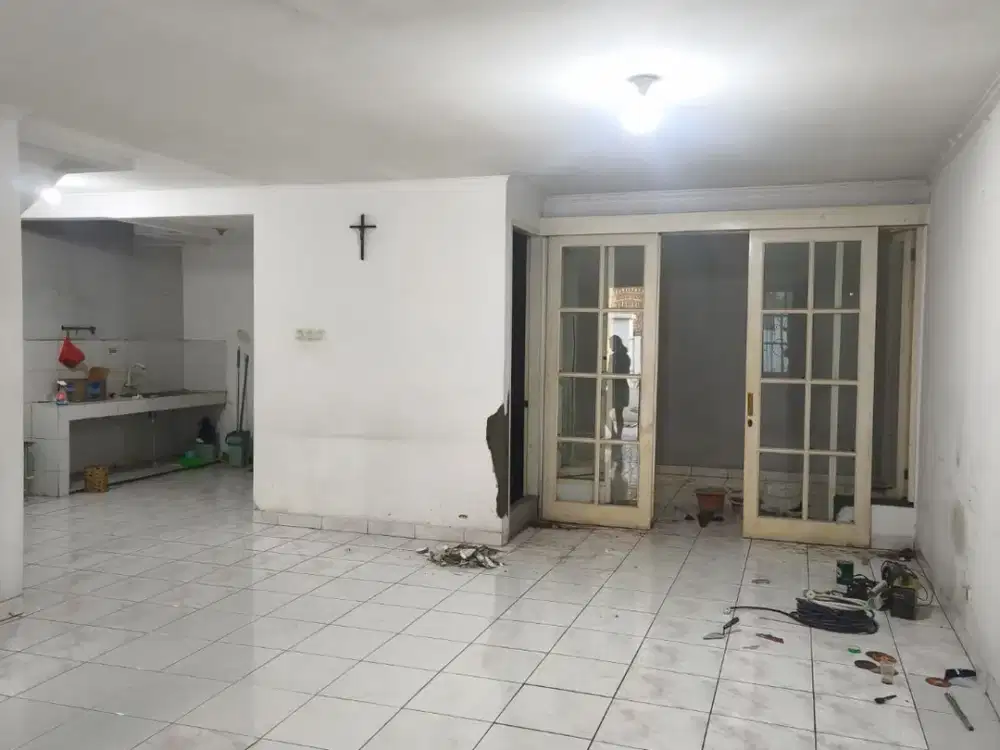 Disewakan rumah 2 lantai bebas banjir di Daan Mogot baru
