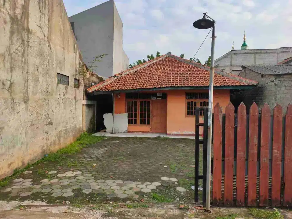 Dijual cepat tanah dengan bangunan di lokasi strategis dekat pintu tol Jatiwarna Bekasi
