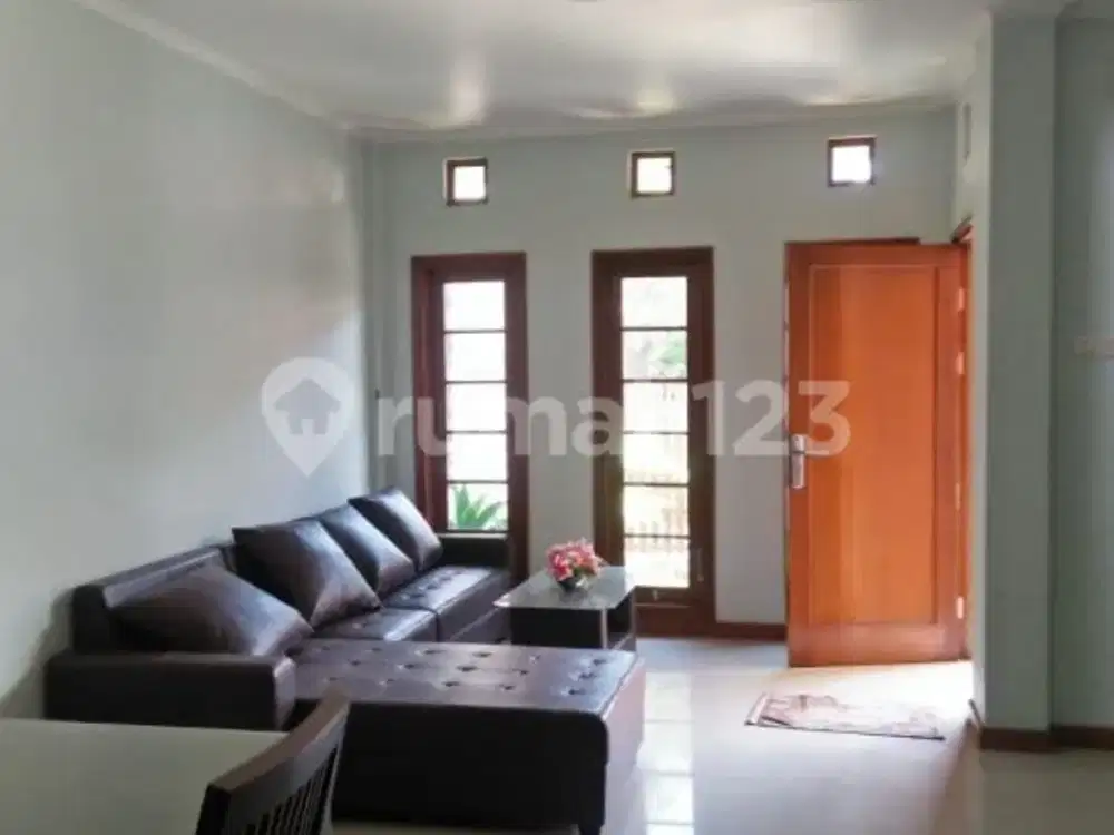 Rumah 3 Lantai di sayap riau bandung, Bandung