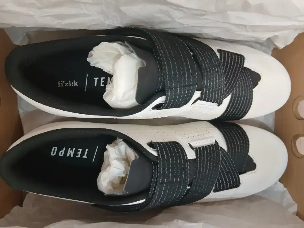 Sepatu sepeda laki laki