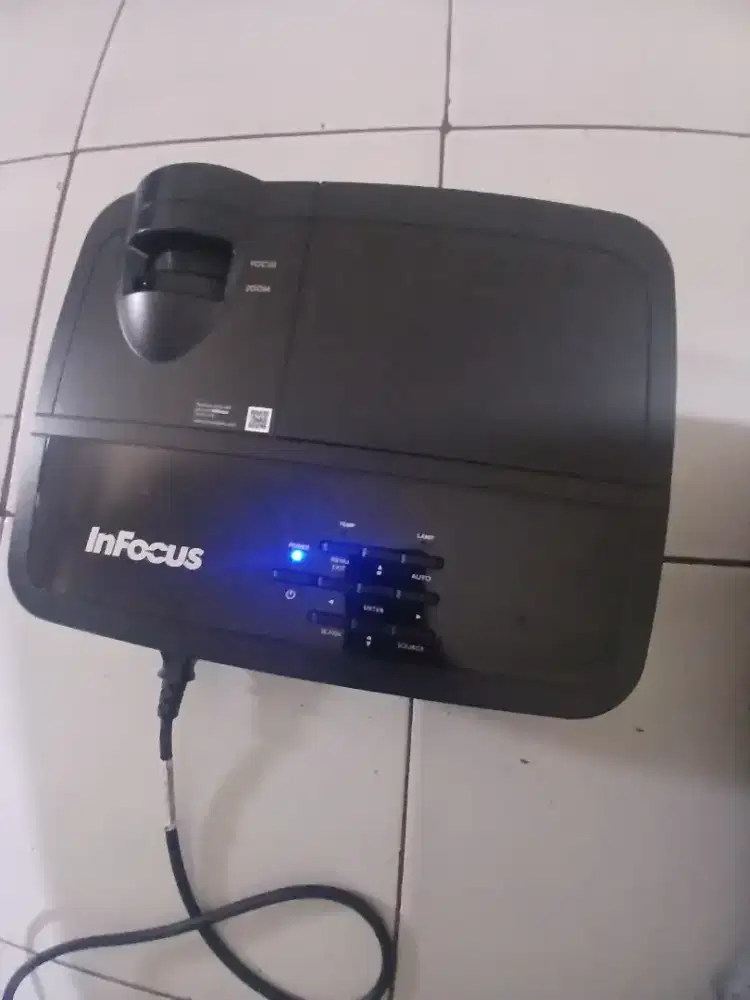 Proyektor infokus 214A