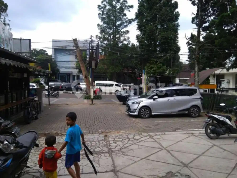 Rumah Cocok untuk Usaha di Main Road Dago, Bandung