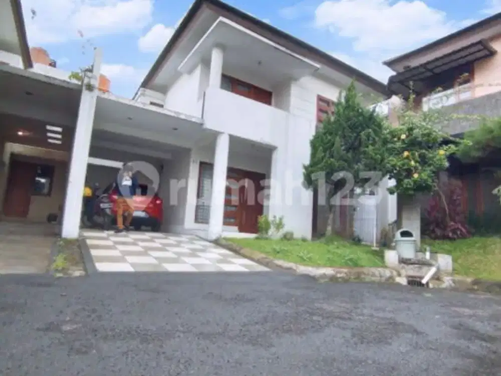 Rumah 2 Lantai Bagus di Cigadung Bandung
, Bandung