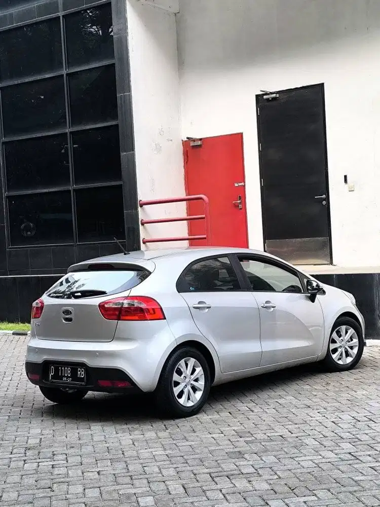 KM 73RB // KIA RIO SE HB 1.4 AT 2012 ORIGINAL