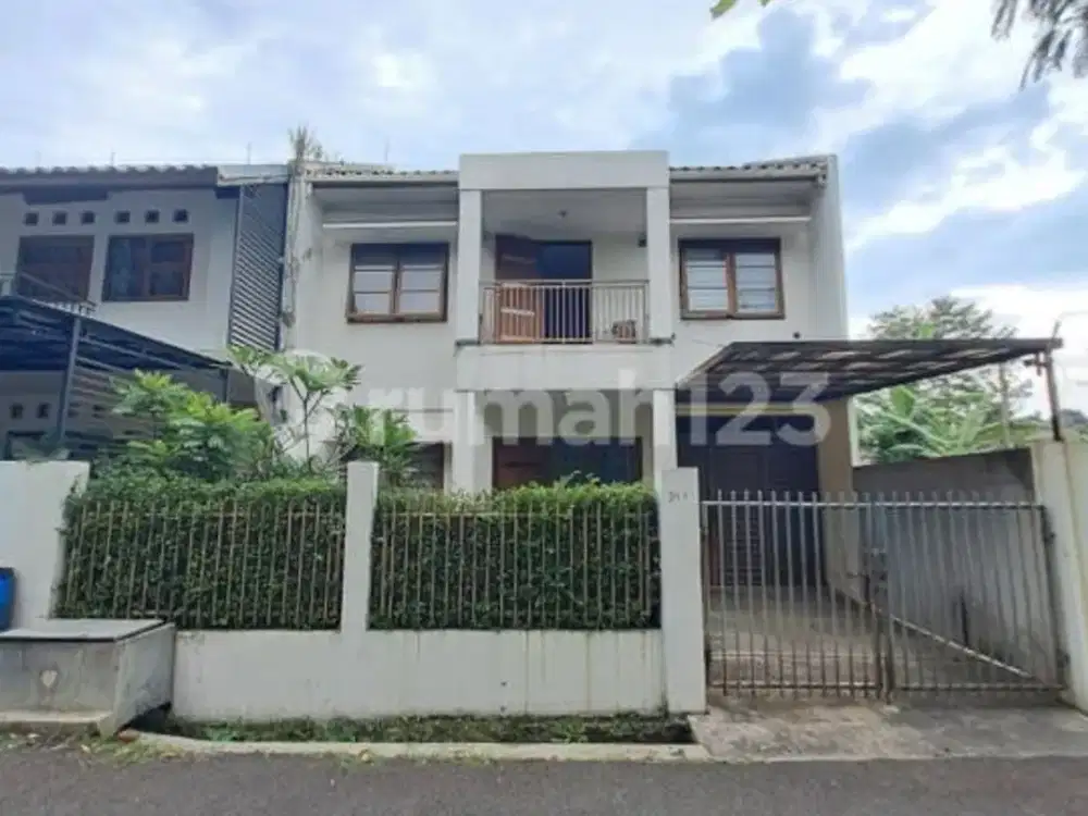 Rumah 2 Lantai Bagus Semi Furnished di Cigadung , Bandung