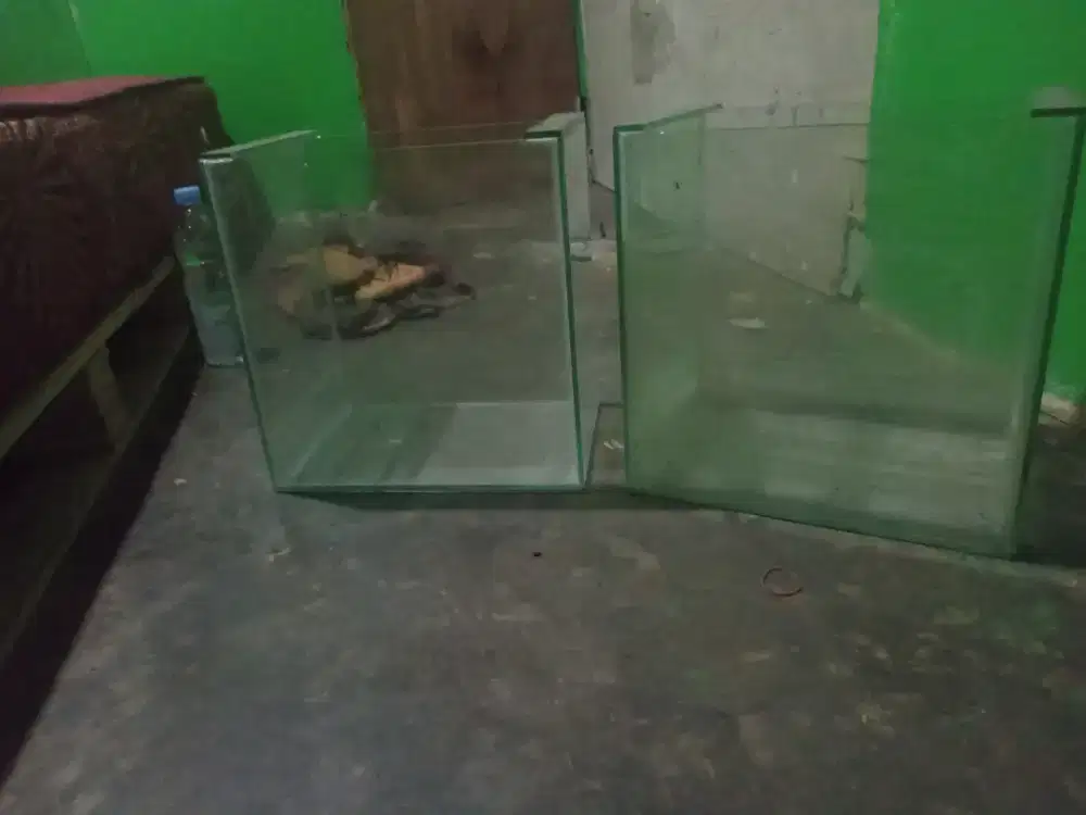 Jual 2 Akuarium Kaca 30x30x30 cm Bekas Kondisi Bagus
