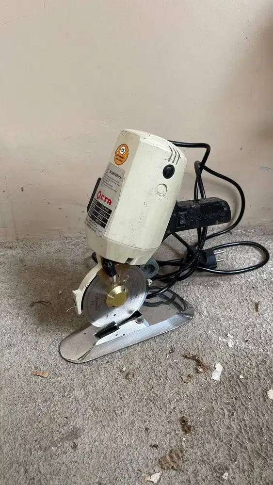MESIN POTONG BAHAN KAIN OCTA RS-100 / FABRIC CUTTING MACHINE / MESIN P