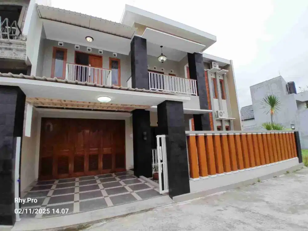 dijual cepat rumah baru kekinian 2 lantai furnish dekat tol jogja-solo