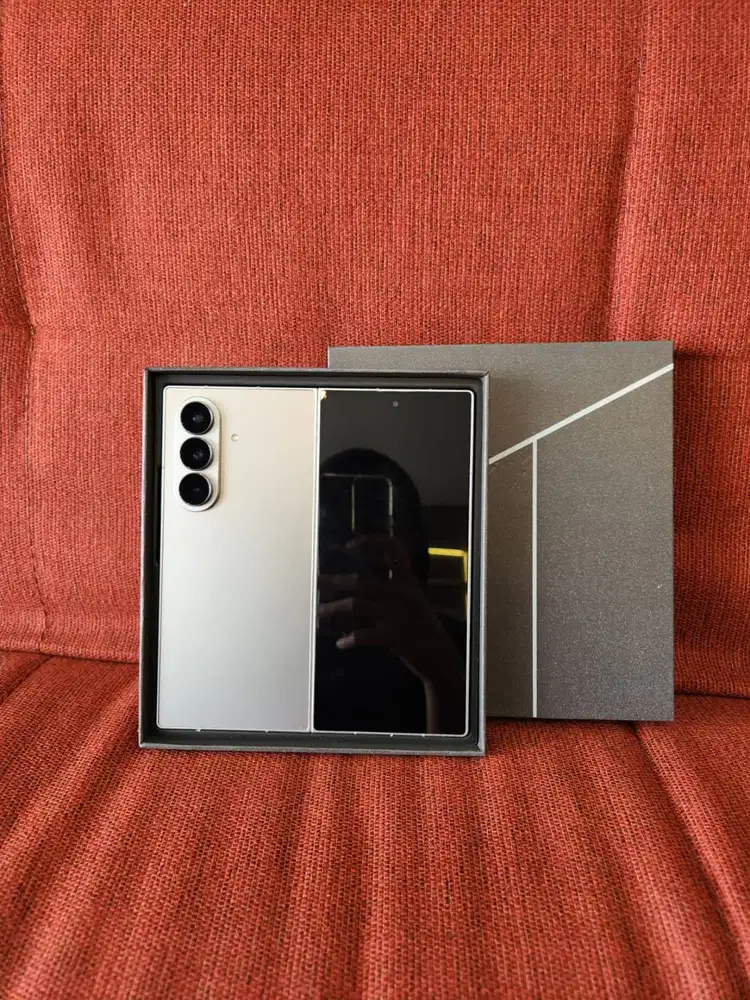 Samsung Galaxy Z Fold 7 12/512gb sein like new