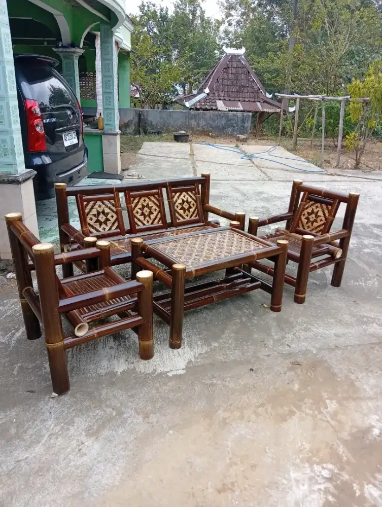 Kursi bambu wulung