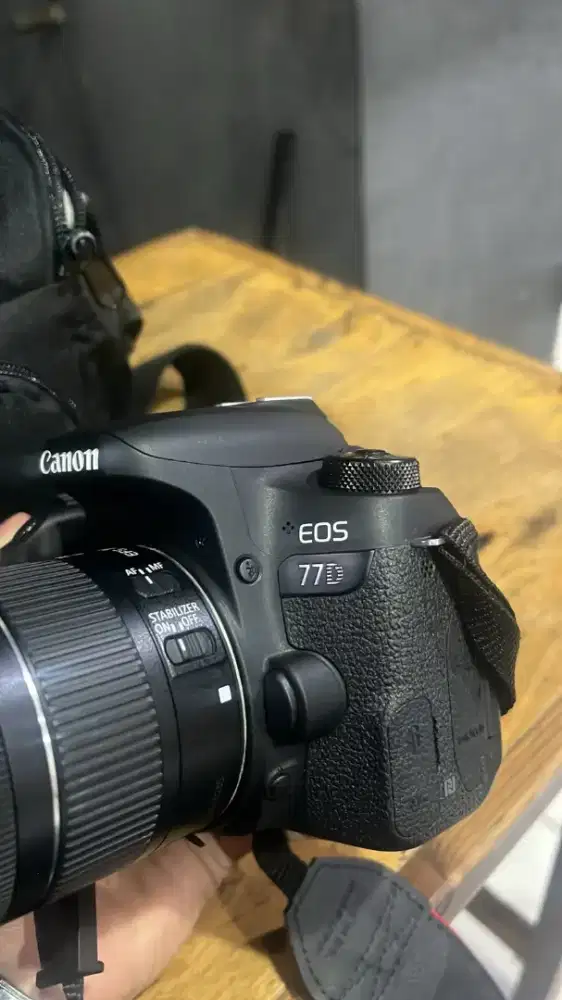 CANON eos 77D DSLR