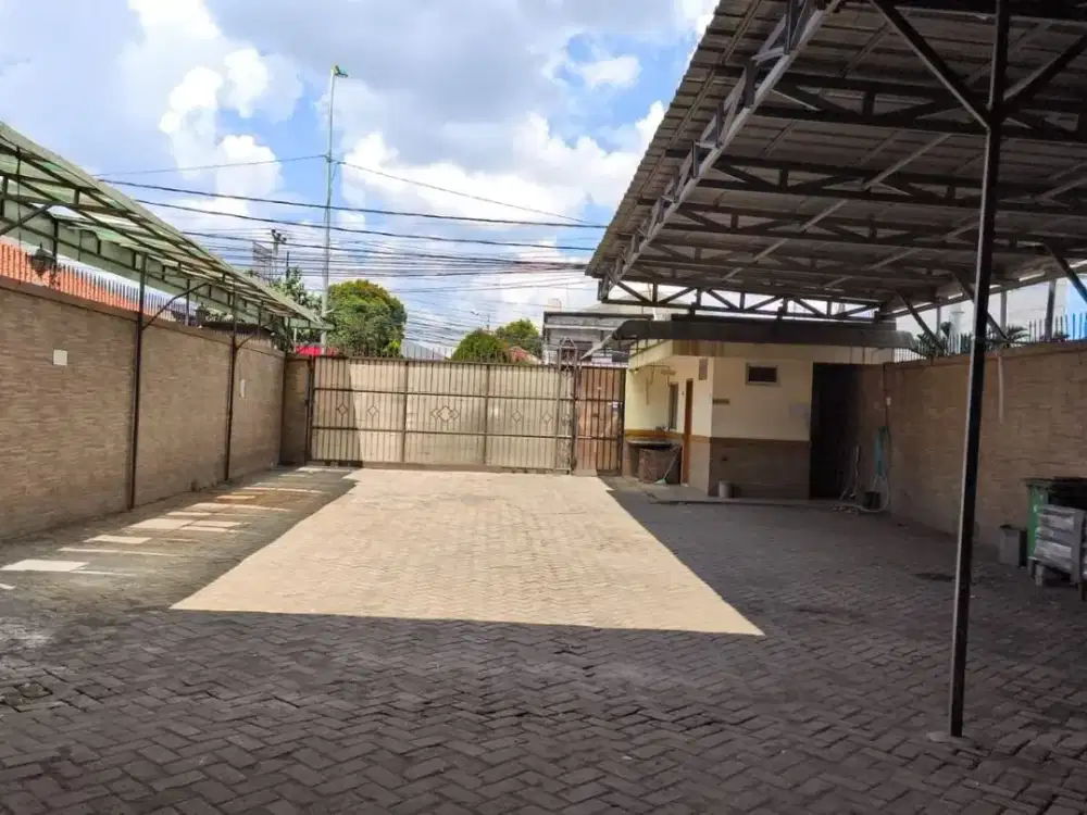 Disewakan 2 Unit Ruko Gandeng 4 Lantai di Jalan Raya Bekasi