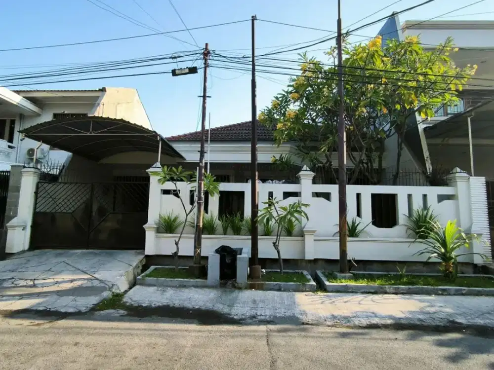 DIJUAL RUMAH DI DHARMAHUSADA INDAH. SIAP HUNI. SELANGKAH DARI GALAXY MALL