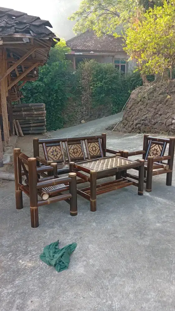 Kursi bambu wulung