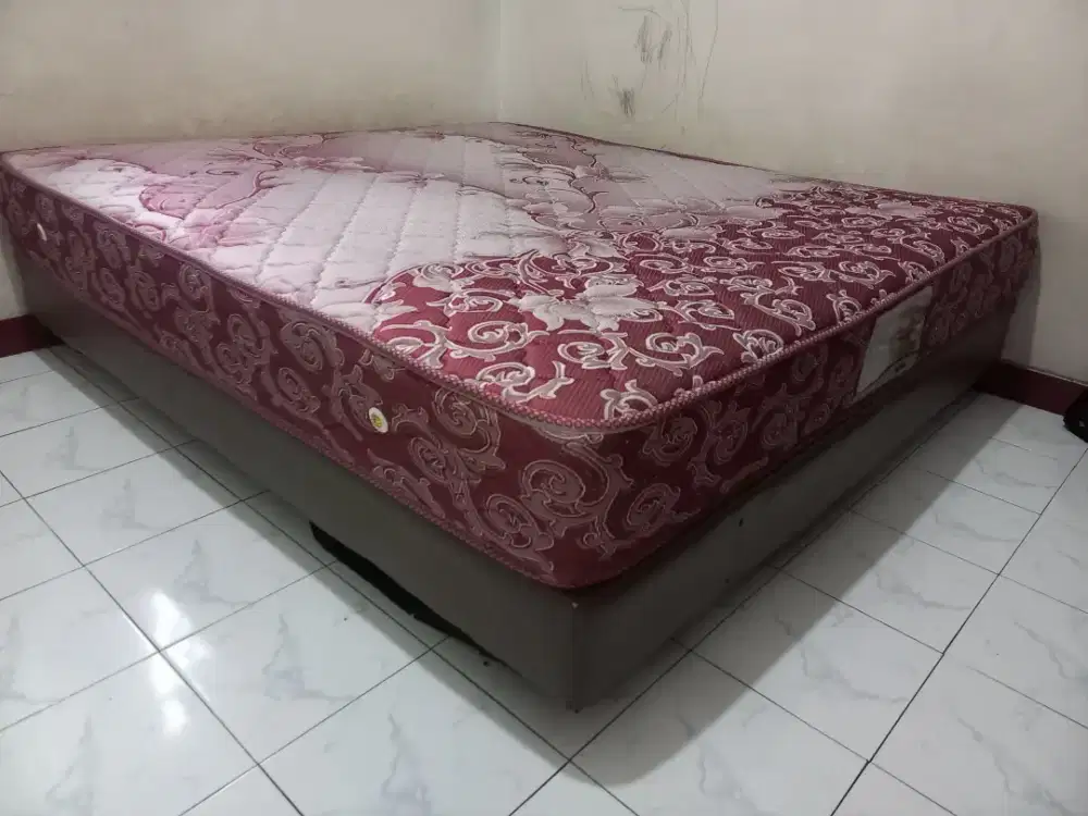 Kasur spring bed 180 bonus dipan polos